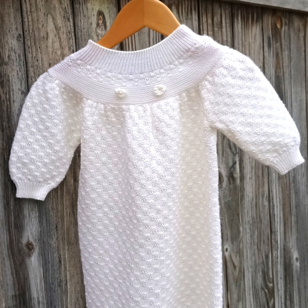 Knit cream long sleeve cover Baby gown Sz 3/6 Months old| warm clothes
